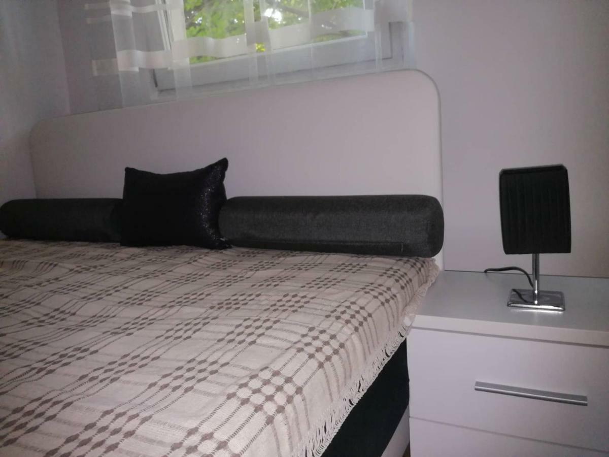 Yellow Apartment, Central Podgorica Ngoại thất bức ảnh