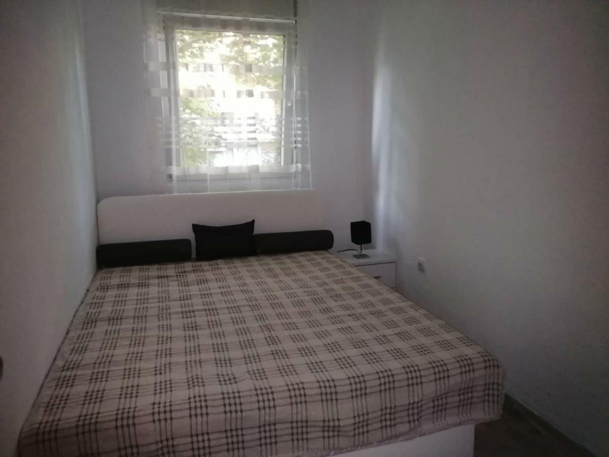 Yellow Apartment, Central Podgorica Ngoại thất bức ảnh