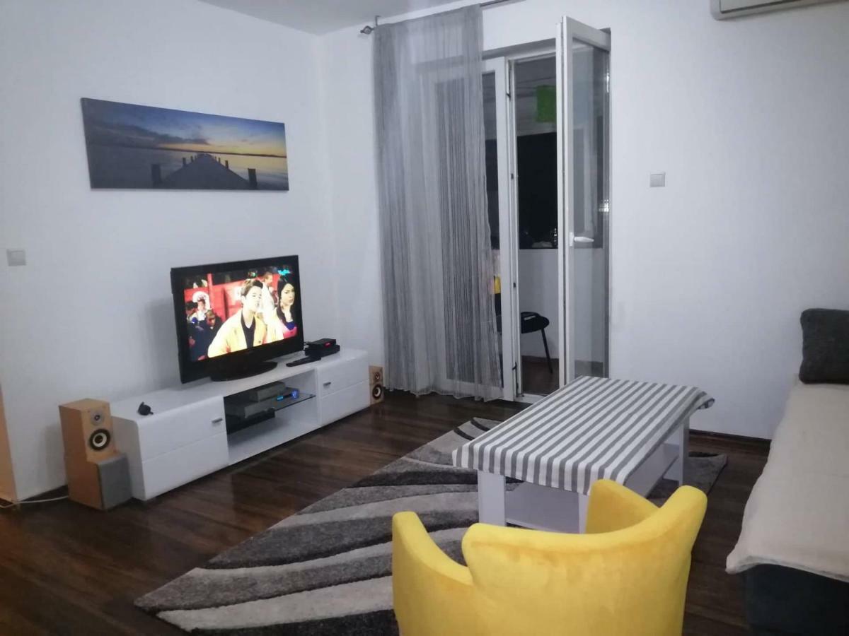 Yellow Apartment, Central Podgorica Ngoại thất bức ảnh