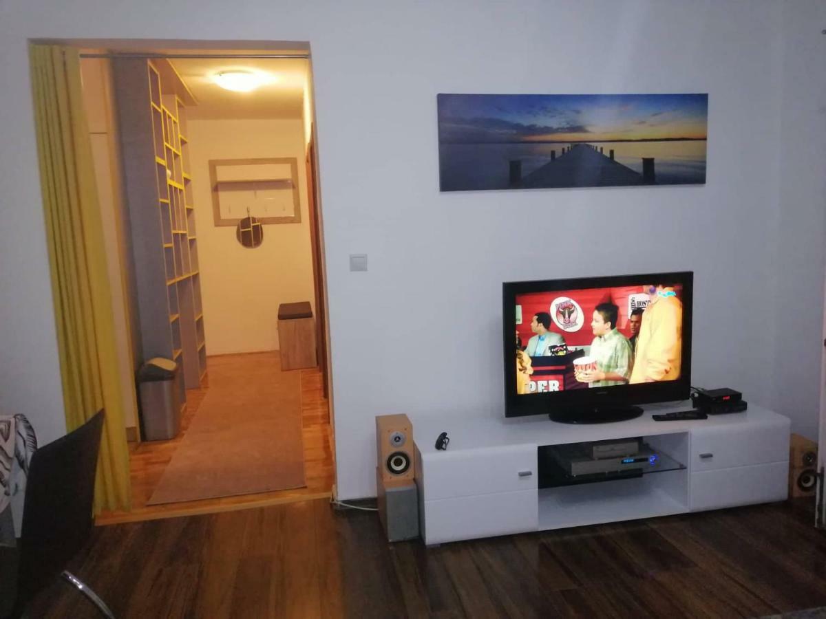 Yellow Apartment, Central Podgorica Ngoại thất bức ảnh